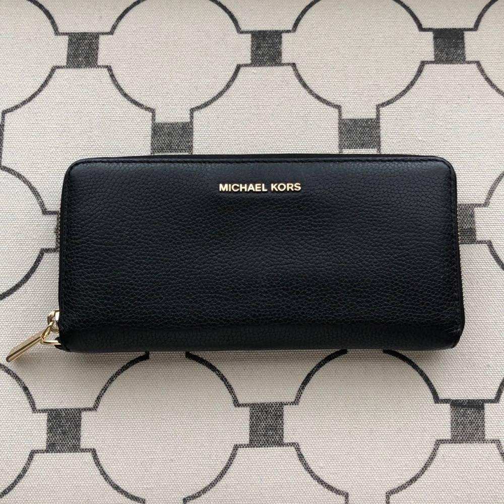 FLASH SALE Michael Kors Wallet